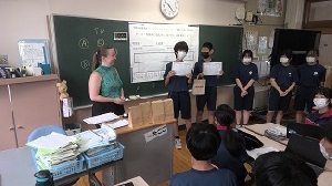 【英語】第２学年校内英語プレゼンテーション大会を行いました。