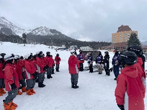 1年生【スキー宿泊学習】1日目　開校式・集合写真