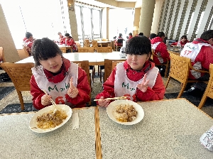 １年生【スキー宿泊学習】2日目　昼食①