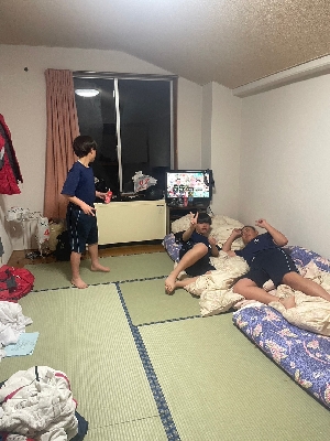 1年生【スキー宿泊学習】2日目　お部屋での様子①