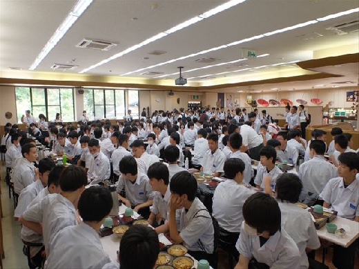 昼食の様子です。