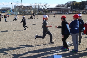 神小オリンピック「水運びリレー」