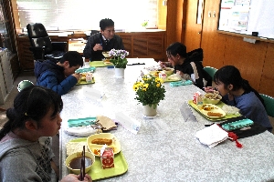 校長先生との昼食会（６年生）①