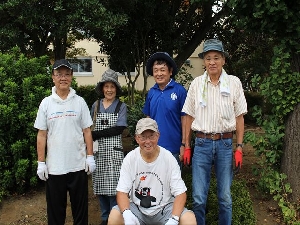 親和会の皆様による除草作業