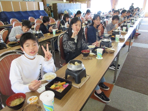 昼食は釜飯