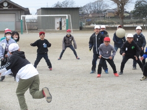 1/11　寒い一日　外で元気に遊びました