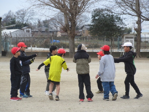 ４年生　ドッジボールの班決め