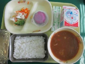 ６月１０日（金）　あじさいゼリーの給食や清掃