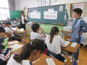 ５年生　福祉体験　点字の学習