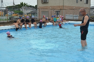 ６月２５日（火）１年生水泳学習（水遊び）