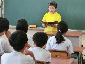 ７月３日（水）６年生読み聞かせ