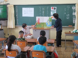 ７月１７日（水）２年生読み聞かせ