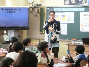 １１月２６日（火）４年生歯みがきについての授業