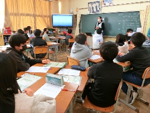 １２月１８日（水）６年生「生命の安全教育」授業