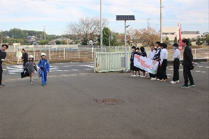 小中連携あいさつ運動（沓掛小・逆井山小・内野山小）