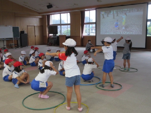 １・2年生のリズム運動