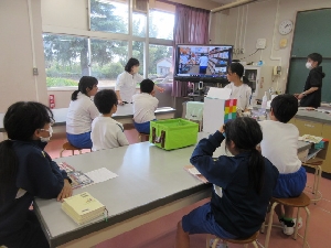 図書委員会オンライン交流・3年生 スーパーマーケット見学