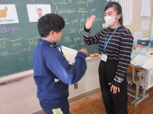 5年生・ALTの先生と